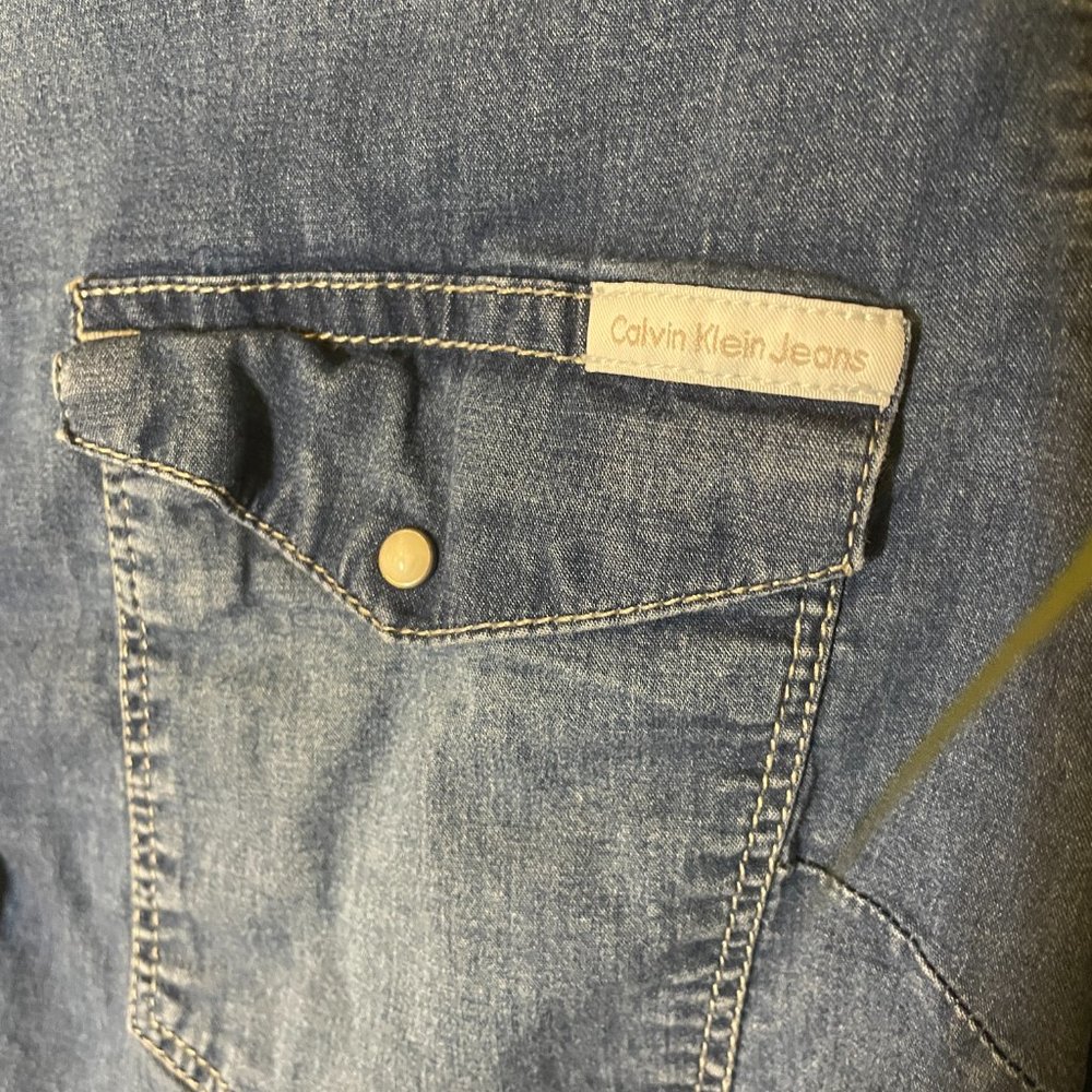 CALVIN KLEIN JEANS || Women's Denim Button Down Shirt - Size M - Picture 5 of 6